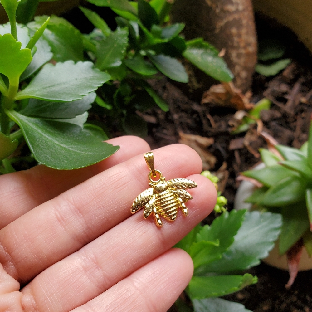 New Gold Bee Charm / Pendant - Picture 9 of 13